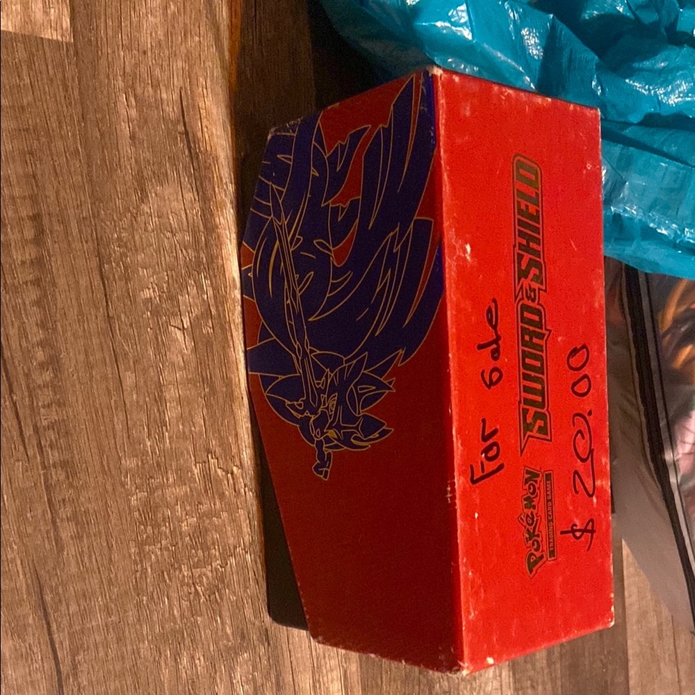 Red Pokémon Sword & Shield Box - Picture 4 of 4